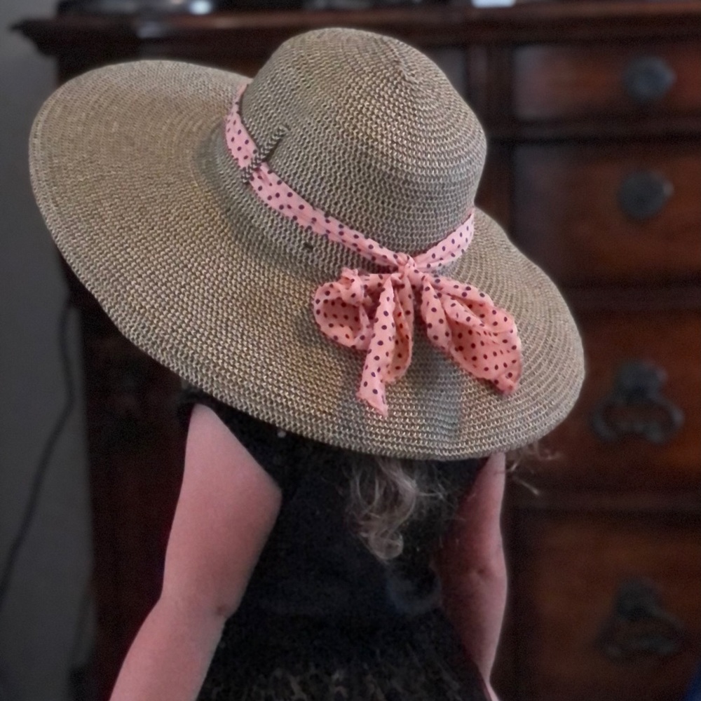 Large Wicker Hat w/ Poke a dot tie